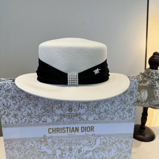 p White Dior New Wool Hat, Flat Top Hat, 100% Wool Fabric, Head Circumference 57