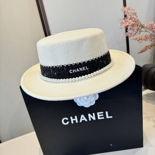 p White Chanel new wool hat, flat-top hat, 100% wool fabric, head circumference