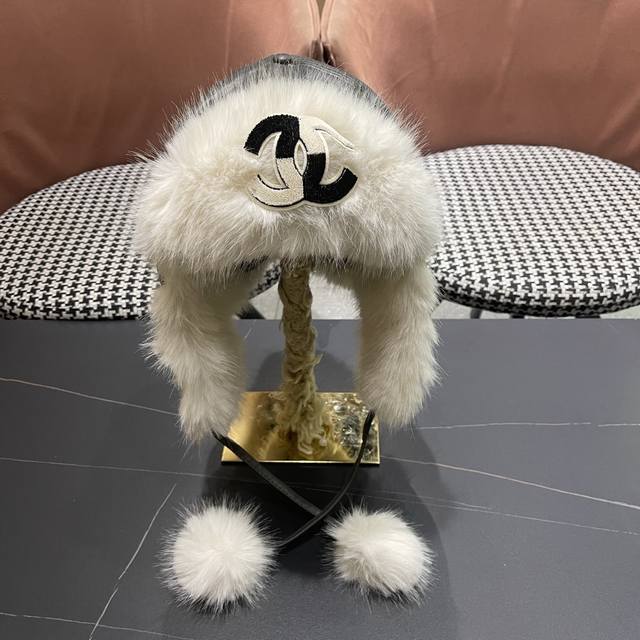 Chanel Northeast Hat Women's Winter PU Leather Thickened Plush Ski Hat Faux Fur