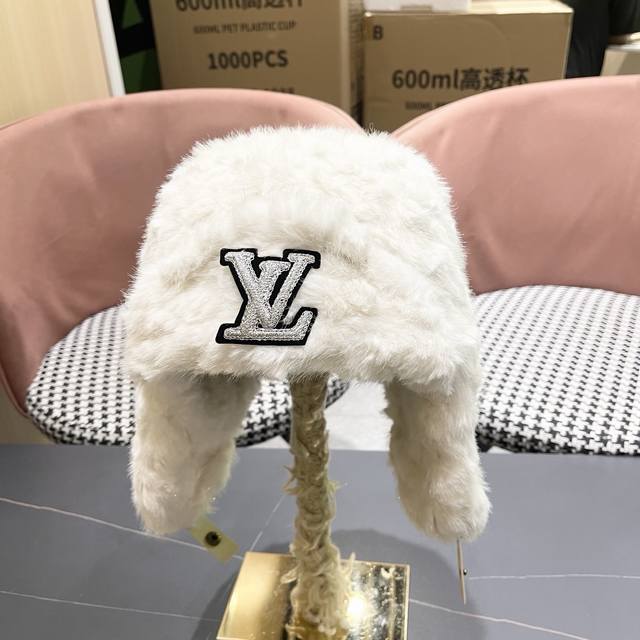 Lv Louis Vuitton Winter Cotton Hat for Women, Autumn and Winter Fleece Lei Feng