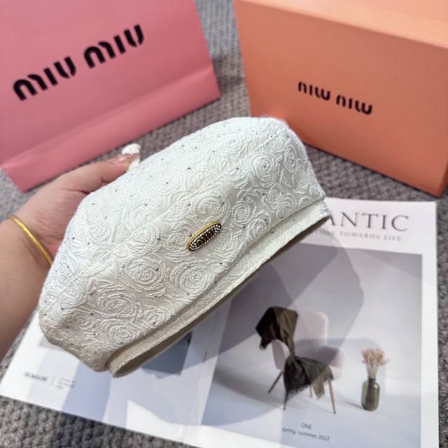 Miumiu Letter Rhinestone Beret Women's Spring and Autumn Crochet Painter Hat Thi