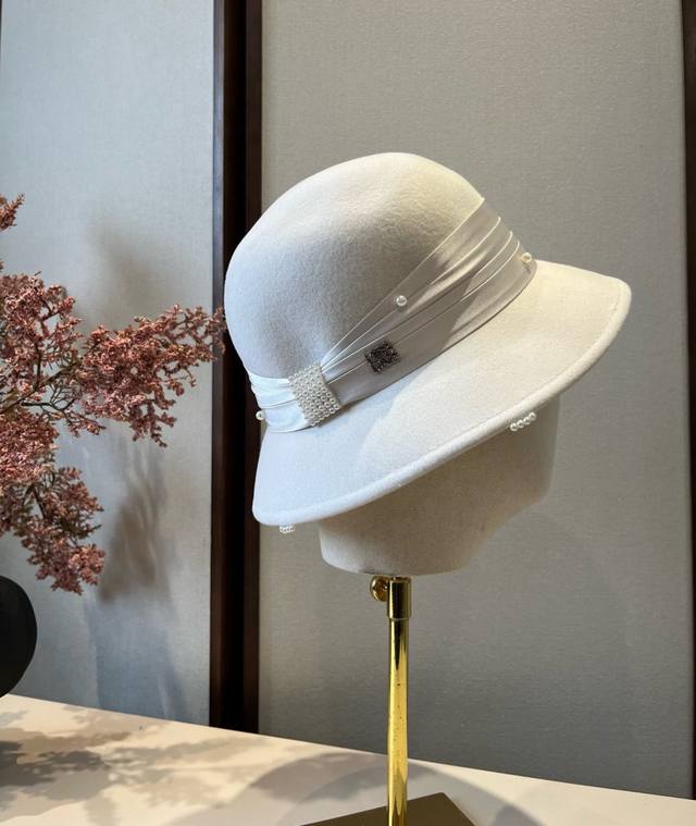 p White Dior Fall/Winter New Wool Bucket Hat, 100% Wool Fabric, Head Circumferen