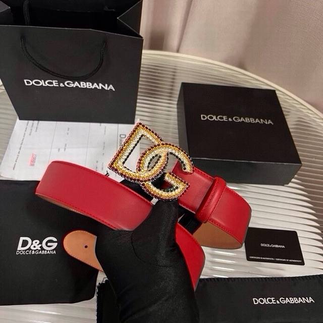 Dolce & Gabbana's new calfskin belt, an elegant and simple accessory, adorned w