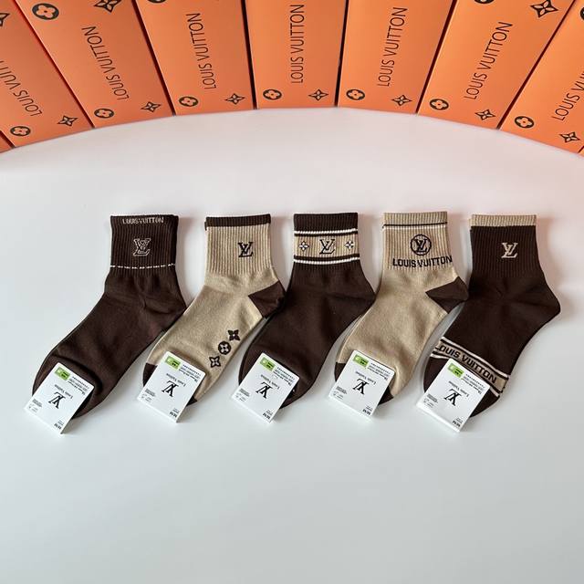 Special packaging from the boutique! Louis Vuitton new mid-length slouch socks!