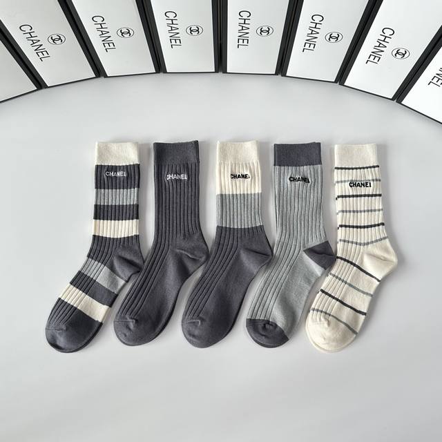 Special boutique packaging Chanel's new double-needle embroidered mid-length slo