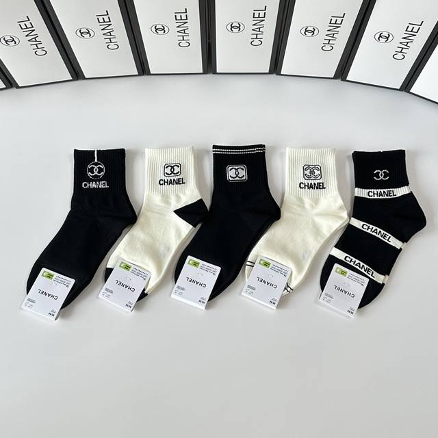 Special boutique packaging Chanel's new mid-calf socks, slouch socks! Five pairs
