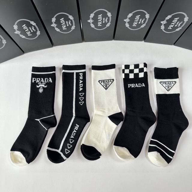 Special packaging from the official store! Prada's new mid-length slouch socks!