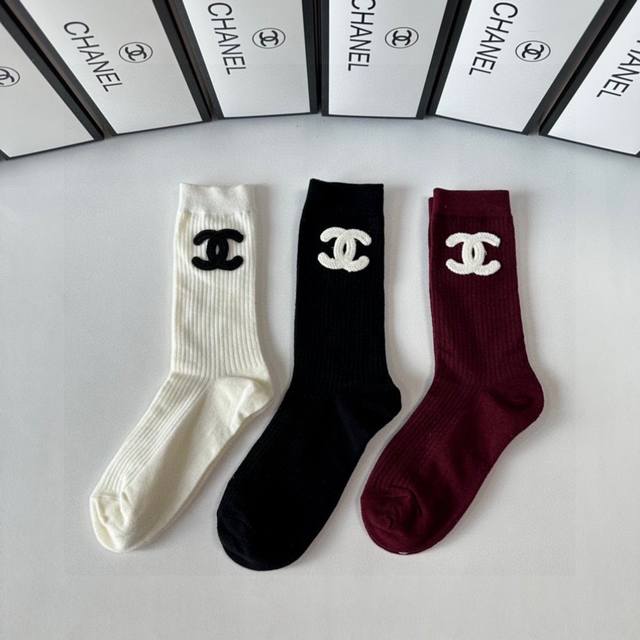 Special Packaging Chanel New Classic Mid-Length Socks with Accessories! Three pa