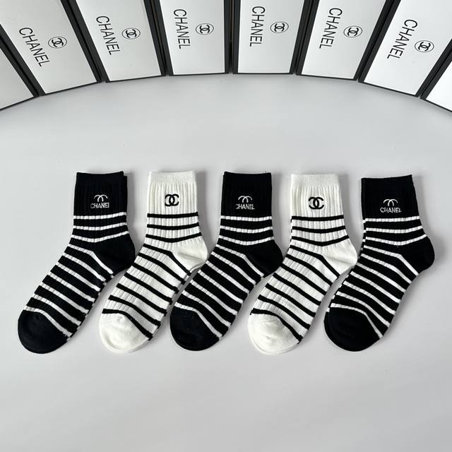 Special Packaging Chanel New Embroidered Mid-Length Slouch Socks! Five pairs per