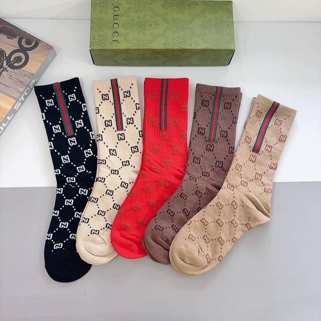 Box of 5 pairs of Gucci classic knee-high socks with classic double G logo. A m