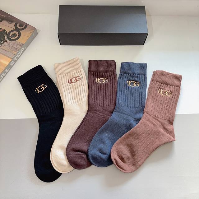Box of 5 pairs (including packaging) Ugg trendy high-quality embroidered cashme