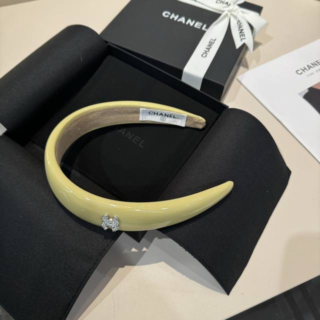 Chanel headband DDD