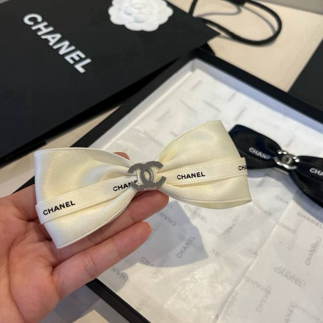 Single Chanel New Hair Clip DDD