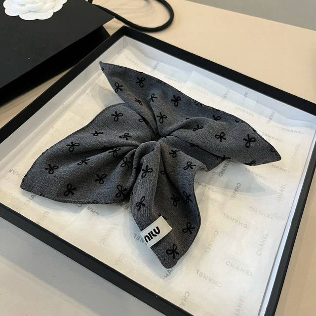 Miumiu hair tie DDD