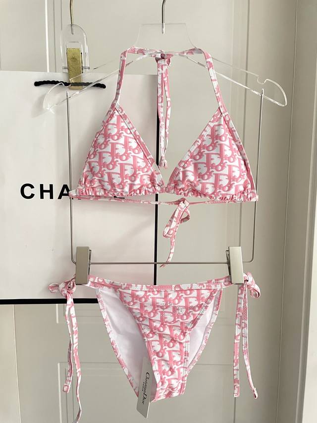 Dior two-piece swimsuit, simple and stylish, suitable for various occasions. Pe