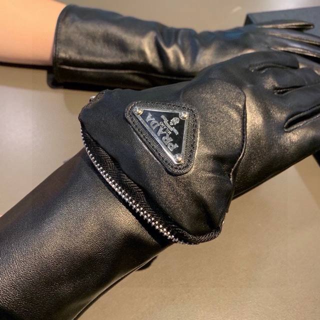 2025 New Exclusive First Launch Touchscreen Gloves Prada Mid-Open Gloves Origina