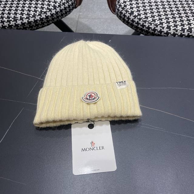 Moncler Knitted Hat for Women, Face-Slimming Wool Hat, Autumn/Winter Ear-Protect