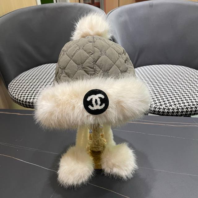 Chanel New Autumn/Winter Fleece-Lined Thick Ear-Protective Hat DDD