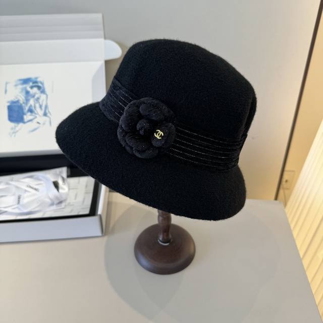 Chanel 2025 Fall/Winter New Wool Bucket Hat, 100% Wool Fabric, Elegant Style, He