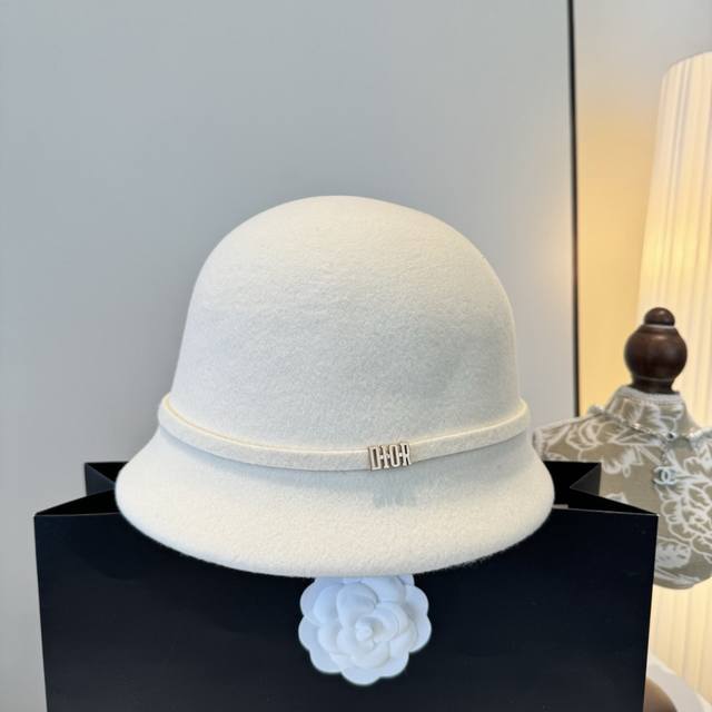 White Dior Autumn/Winter Wool Bucket Hat, A very stylish design! A different st
