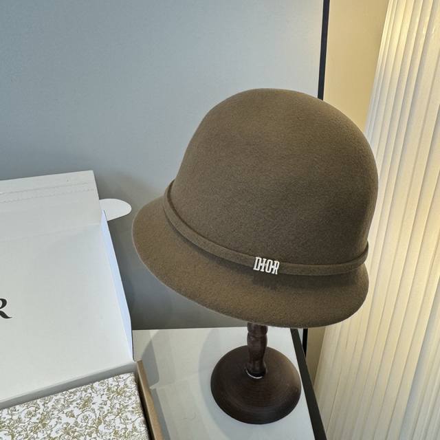 Khaki Dior Fall/Winter Wool Bucket Hat, A very stylish design! A different styl