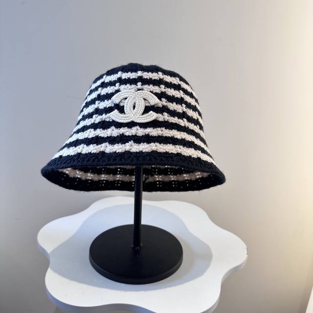 Chanel Simple New Knitted Bucket Hat A must-have for autumn and winter, very ver