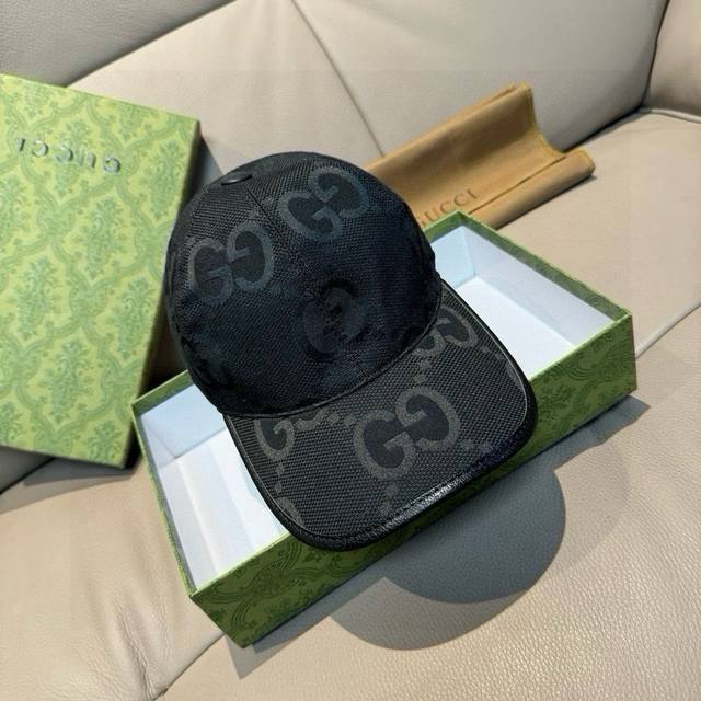 Comes with a tote bag. New Gucci baseball cap, original design, large double G