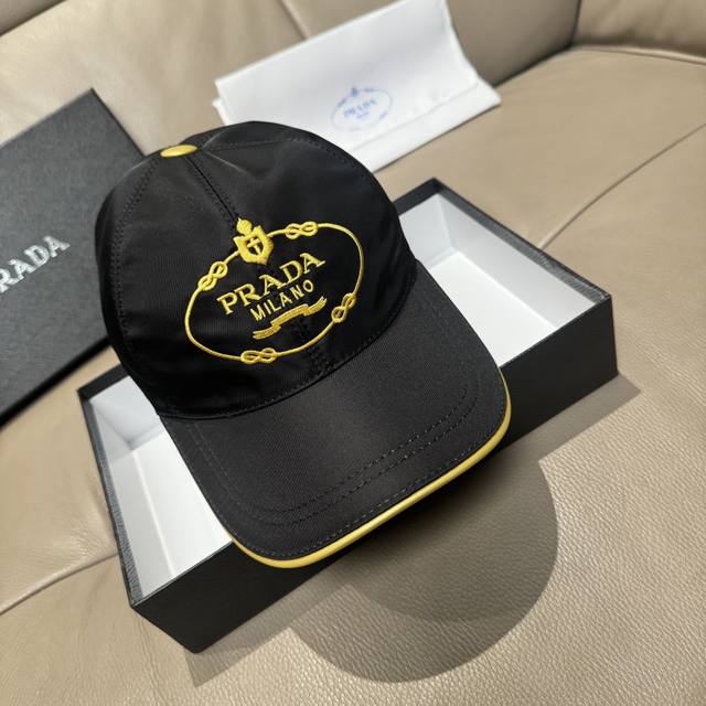 Comes with box and cloth bag. New Prada baseball cap, original design, gold thr