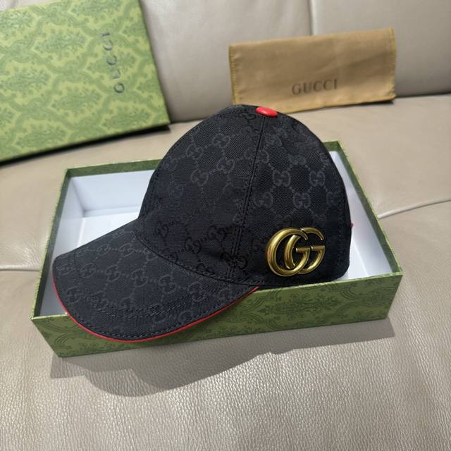 Comes with a pouch. New Gucci baseball cap, original design, metal double G, la