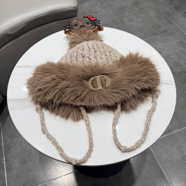 Dior plush Lei Feng hat for women, winter warm fleece-lined earmuff hat, makes f