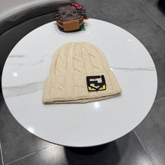 Fendi Ff High-quality knitted hat It evokes the feeling of a school playground t
