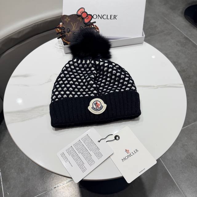 Moncler classic original single-piece knitted wool hat, made of selected wool f
