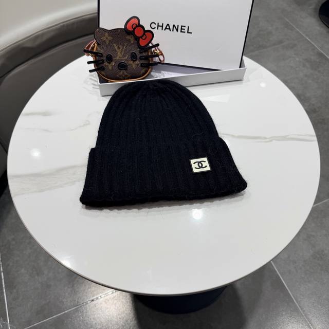 Chanel knit beanie DDD