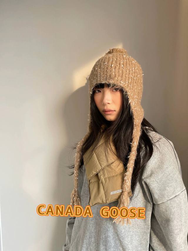 Canada Goose Black Goose Autumn/Winter Faux Mink Fur Warm Earflap Knitted Hat Wo