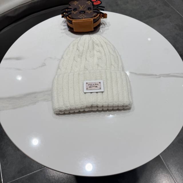 Prada new beanie, head circumference 57cm DDD