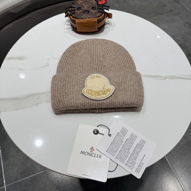 Moncler high-quality, stylish beanie, super popular with amazing texture, perfec