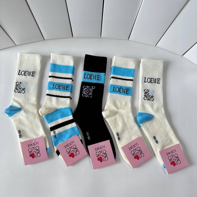 Special Packaging Loewe's new classic mid-length slouch socks! Five pairs per bo