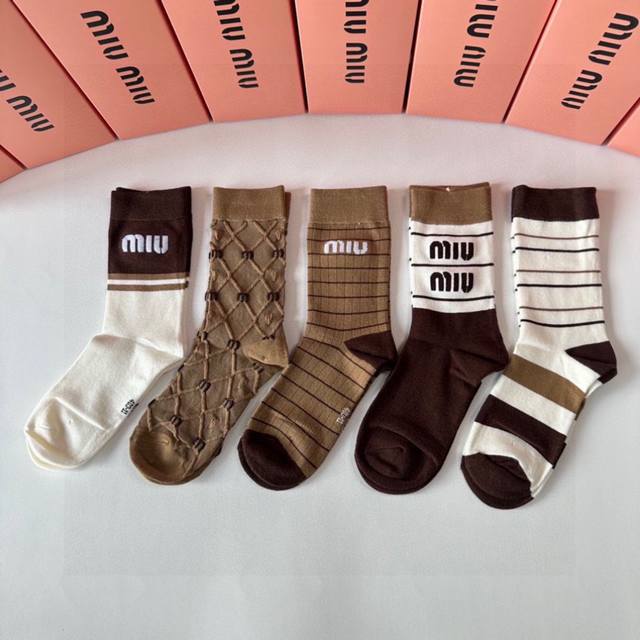 Special packaging from the boutique! Miu Miu's new mid-calf slouch socks! Five p