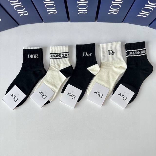 Special packaging from the boutique! Dior's new mid-calf slouch socks! Five pair