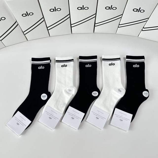 Special Packaging Alo New Mid-Length Slouch Socks! Five pairs per box, same styl