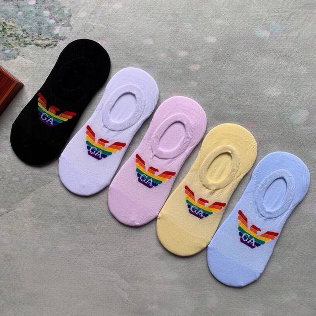 Special Emporio Armani new women's invisible socks, one box contains five pairs