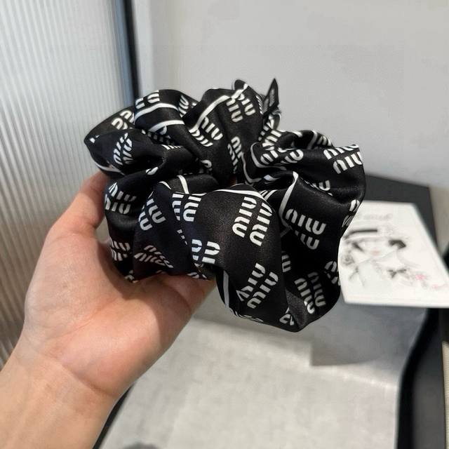 Miumiu new hair tie DDD