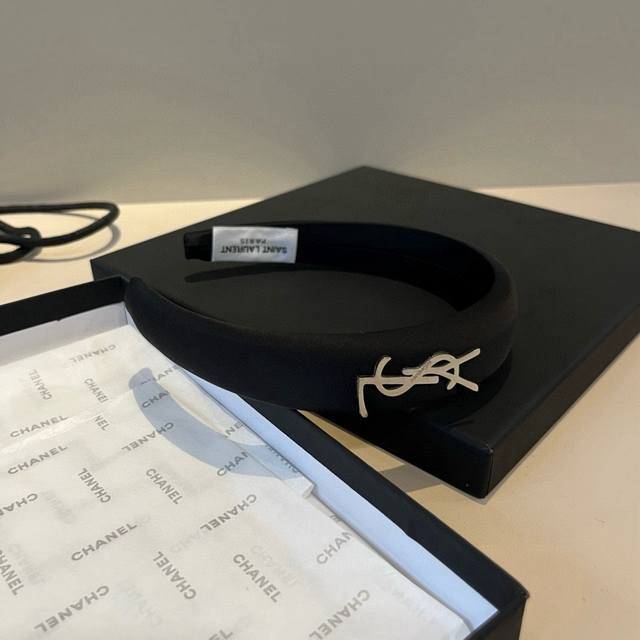 YSL Saint Laurent New Headband DDD