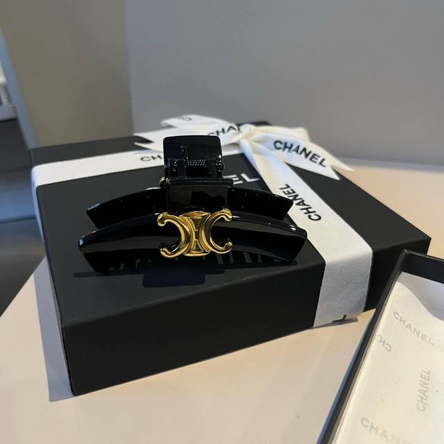 Celi Ne Celine hair clip DDD