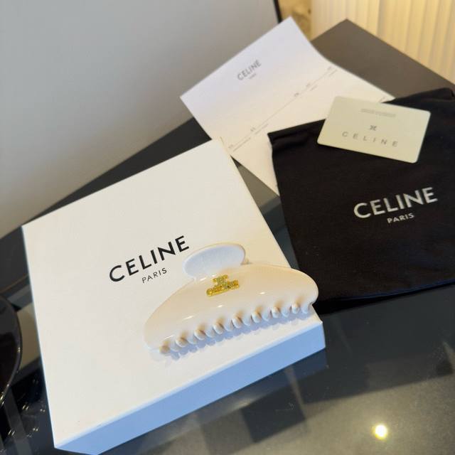 Celine's new hair clip: high-end, sophisticated, and a must-have for fashion blo