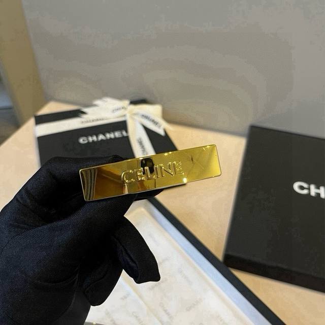 Single Celi Ne Celine hair clip DDD