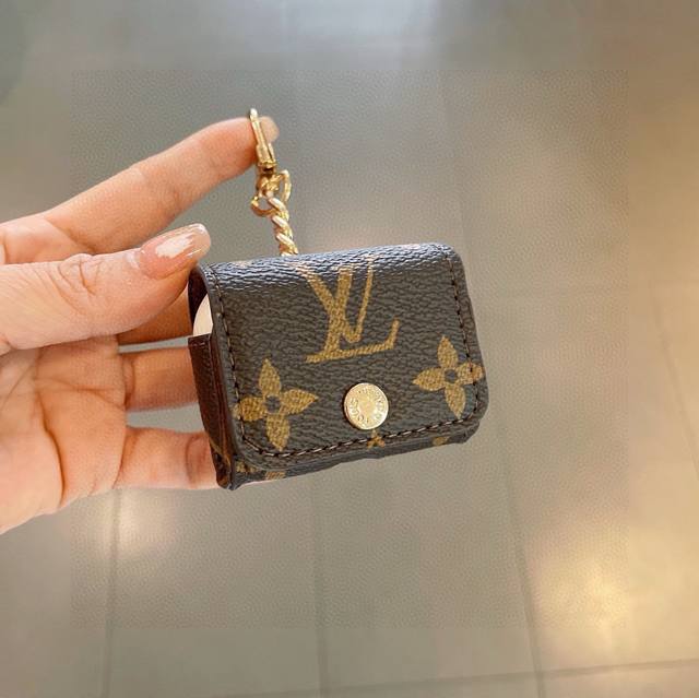 LV classic monogram leather headphone cover, keychain bag charm, two uses in one