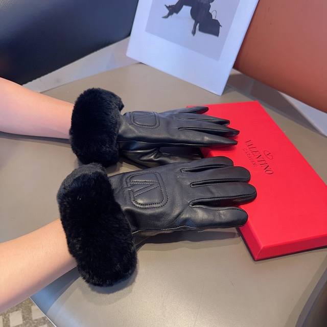 Valentino sheepskin gloves, fashionable gloves, warm for autumn and winter with