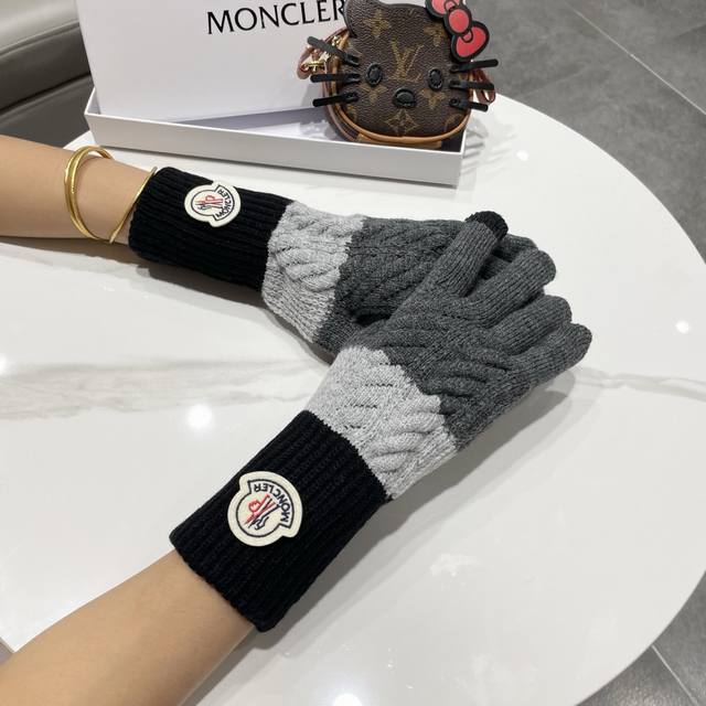 Moncler 2025 Color Block Knitted Wool Gloves for Women, Thickened and Warm for W
