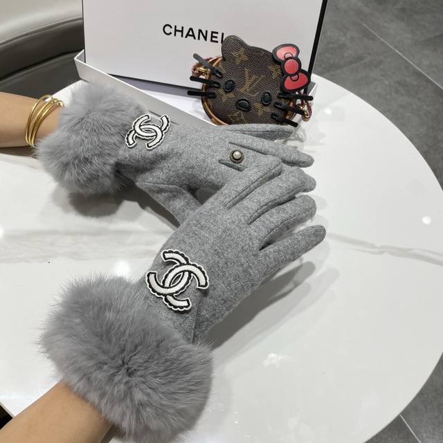 Chanel Pom-pom Wool Cashmere Autumn/Winter Warm and Elegant Wool Cashmere Finger